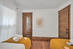 Pet Friendly 5BR Home near Downtown Detroit by RedAwning