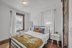 Pet Friendly 5BR Home near Downtown Detroit by RedAwning