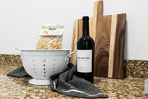 Pet Friendly 5BR Home near Downtown Detroit by RedAwning