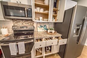 Sattler Haus Rr 464 2 Bedroom Home by RedAwning