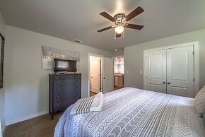 Sattler Haus Rr 464 2 Bedroom Home by RedAwning