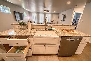 Sattler Haus Rr 464 2 Bedroom Home by RedAwning