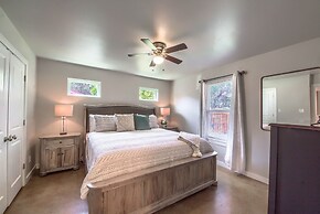 Sattler Haus Rr 464 2 Bedroom Home by RedAwning