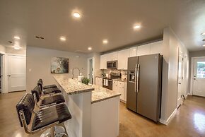 Sattler Haus Rr 464 2 Bedroom Home by RedAwning