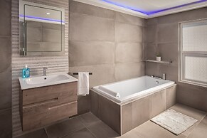 Town View Apartment by Sasco