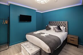 Town View Apartment by Sasco