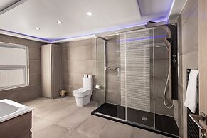 Town View Apartment by Sasco