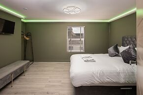 Town View Apartment by Sasco