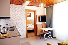 Akin Apart and Hotel