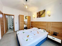 Akin Apart and Hotel