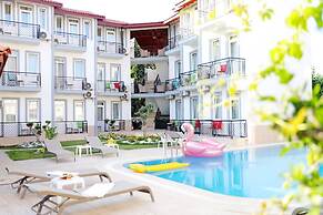 Akin Apart and Hotel