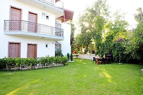 Akin Apart and Hotel