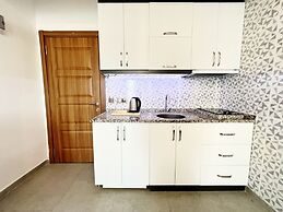 Akin Apart and Hotel