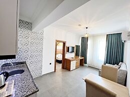 Akin Apart and Hotel