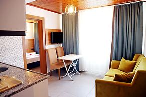 Akin Apart and Hotel