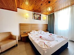 Akin Apart and Hotel