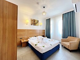 Akin Apart and Hotel