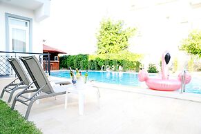 Akin Apart and Hotel