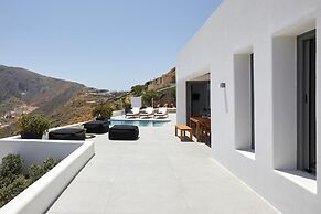 Kamini White I Villa