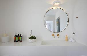 Kamini White I Villa