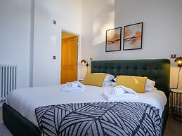 The Margaret Suite Stone Cross Mansion