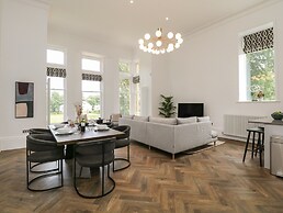 The Margaret Suite Stone Cross Mansion