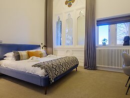 The Margaret Suite Stone Cross Mansion