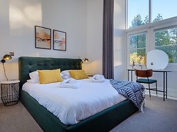 The Margaret Suite Stone Cross Mansion