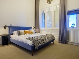 The Margaret Suite Stone Cross Mansion