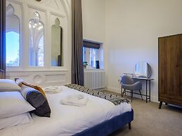 The Margaret Suite Stone Cross Mansion