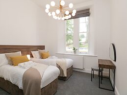 Alice House Stone Cross Mansion