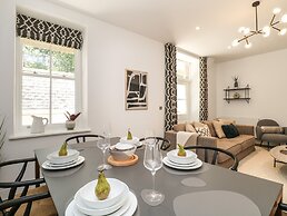 Alice House Stone Cross Mansion