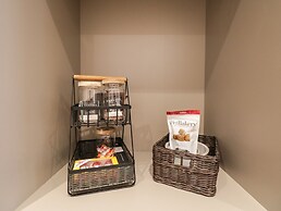 Alice House Stone Cross Mansion