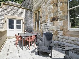 Alice House Stone Cross Mansion