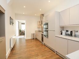 Alice House Stone Cross Mansion