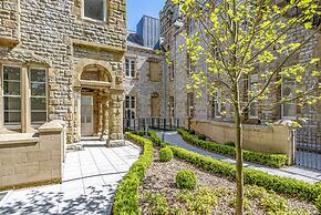 Alice House Stone Cross Mansion