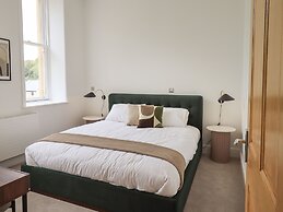 The Alfred Suite Stone Cross Mansion