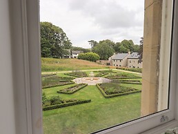 The Alfred Suite Stone Cross Mansion