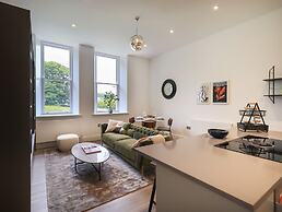 The Alfred Suite Stone Cross Mansion