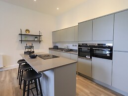 The Alfred Suite Stone Cross Mansion