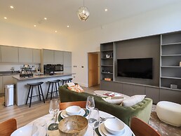 The Alfred Suite Stone Cross Mansion