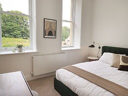 The Alfred Suite Stone Cross Mansion