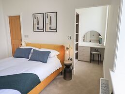 The Alfred Suite Stone Cross Mansion