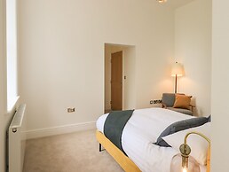 The Alfred Suite Stone Cross Mansion