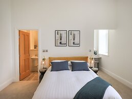 The Alfred Suite Stone Cross Mansion