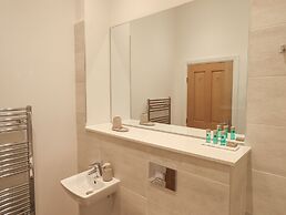 The Alfred Suite Stone Cross Mansion