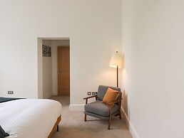 The Alfred Suite Stone Cross Mansion