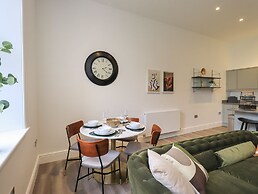 The Alfred Suite Stone Cross Mansion