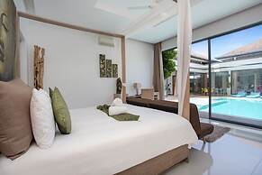 Modern 4BR Pool Villa Virginie Naiharn