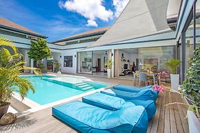 Modern 4BR Pool Villa Virginie Naiharn